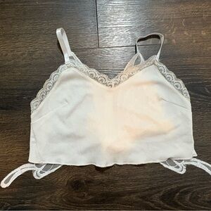 ROMWE White Lace Butterfly Crop Top